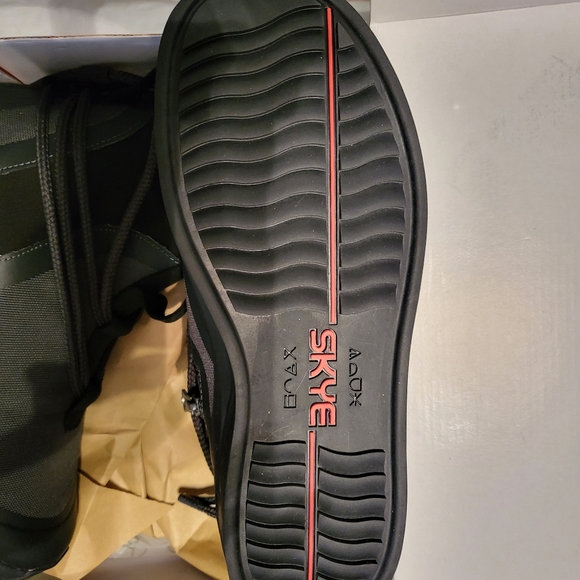 New in box Skye Pembrtn Boots - Picture 3 of 3